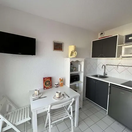 4 Couchages Avec Clim, Terrasse, Piscine Et Acces Direct A La - Fr-1-387-192 * Marseillan (Herault)