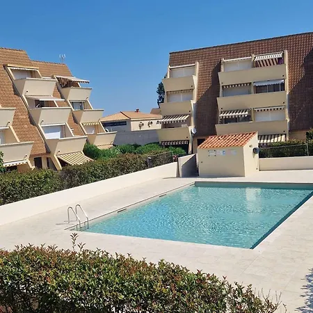 4 Couchages Avec Clim, Terrasse, Piscine Et Acces Direct A La - Fr-1-387-192